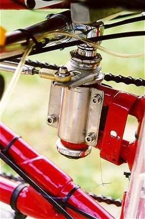 Close-up steering bearing